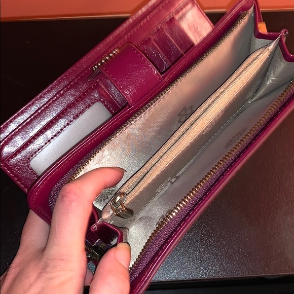 Magenta wallet/Wristlet👛 - Picture 5 of 6